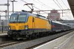 ell-european-locomotive-leasing-wien-2/906395/ns-193-263-steht-mit-ein NS 193 263 steht mit ein 2,5 Stunde versp�teter NightJet aus Innsbruck am 22 November 2025 in Amersfoort.