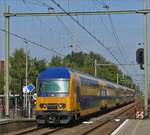 Triebzug 7540 fährt aus Richtung Breda kommend in den Bahnhof von Etten-Leur ein. Nach einem kurzen Halt fährt er weiter nach Roosendaal. 30.08.2019 (Jeanny)