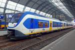 slt-sprinter-lighttrain-series-24002600/687813/slt-2447-steht-am-9-juli SLT 2447 steht am 9 Juli 2018 in Amsterdam centraal.
