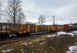 Zwei leere vierachsige Drehgestell-Flachwagen mit Doppelrungen, 37 84 4616 533-4 NL-ORME und 37 84 4616 865-0 NL-ORME, der Gattung Smnps, Bauart 193-4, der On Rail Gesellschaft fr Eisenbahnausrstung