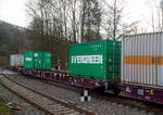 Vierachsiger Drehgestell-Containertragwagen 37 84 4576 291-7 NL-RRL, der Gattung Sggnss-xl (Sggnss 80’XL), der niederländischen Vermietungsfirma RailRelease B.V.