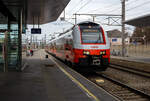 regionalzuege/907267/der-oebb-8222cityjet8220-4744-536- Der ÖBB „Cityjet“ 4744 536 / 7044 036 / 4744 036 erreicht am 02 April 2025, als R 70 von Linz Hbf über Attnang-Puchheim, Gmunden Bad Ischl und Hallstatt nach Obertraun-Dachsteinhöhlen, den Bahnhof Attnang-Puchheim. 

Die Triebwagen der Reihen 4744 (wie auch 4746 und 4748) der Österreichischen Bundesbahnen (ÖBB) sind elektrische Triebzüge, die im S-Bahn- sowie Regionalverkehr eingesetzt werden. Der Einsatz im Planverkehr der Reihe 4746 begann im Dezember 2015, der der Reihe 4744 im Oktober 2016 und jener der Reihe 4748 im Dezember 2022. Die Züge basieren auf der Plattform Desiro ML (MainLine) von Siemens Mobility und wurden von ÖBB-Technische Services im Werk Jedlersdorf in Wien endmontiert.

Die Triebzüge der Reihe 4744 bestehen aus drei Wagen, einem Endwagen mit Stromabnehmer 4744.0, einem Mittelwagen 7044.0 und einem zweiten Endwagen 4744.5. Sie haben insgesamt vier Einstiegsbereiche (vier Türen pro Zugseite) und bieten 254 Sitzplätze. Sie bieten drei Mehrzweckbereiche, beispielsweise für Rollstühle, Kinderwagen und Fahrräder. Die Ausstattung der Züge umfasst eine barrierefreie sowie eine Standardtoilette. Der Fahrgastbereich ist mit einer tageszeitgesteuerten Beleuchtung, Tischen und Monitoren ausgestattet. Die Züge sind mit WLAN ausgestattet.