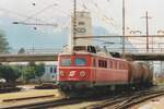 br-1110-1110500/763876/oebb-1110-505-zieht-ein-kesselwagenzug ÖBB 1110 505 zieht ein Kesselwagenzug in Buchs SG ein am 18 Juni 2001.