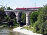 br-1116-taurus-ii-siemens-es64u2/707530/oebb-1116-railjet-auf-dem-traun-viadukt ÖBB 1116 Railjet auf dem Traun-Viadukt in Traunstein am 29.07.2020.