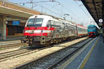 br-1216-taurus-iii-siemens-es64u4/696698/am-1-juli-2013-feiert-1216 Am 1 Juli 2013 feiert 1216 020 150 Jahre Eisenbahnen in Österreich in Verona Porta Nuova.