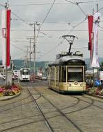 . Pstlingbergbahn -  Der Bombardier Moutainrunner 501 der Pstlingbergbahn hat am 14.09.2010 den Hauptplatz in Linz verlassen und fhrt nun ber die Donaubrcke seinem Ziel Pstlingberg entgegen. (Jeanny)