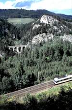 et-4010-2/834861/oebb-4010-transalpin-faehrt-am-semmering ÖBB 4010 Transalpin fährt am Semmering Richtung Wien am 09.08.1986.