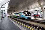 Der sechsteilige elektrische Doppelstocktriebzug Stadler Kiss  4010 623 / 4010 123 der WESTbahn am 12.09.2022 im Hbf Salzburg.