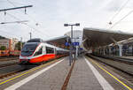 Der vierteilige Elektrotriebzug BB 4024 121-7 gekuppelt mit einem weiteren BB 4023 oder 4024 verlsst, als S3 der S-Bahn Salzburg die Verbindung Bad Reichenhall – Freilassing – Salzburg