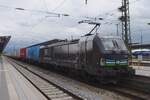 ecco-rail-gmbh-2/817789/ecco-rail-193-203-schleppt-ein ECCO Rail 193 203 schleppt ein KLV durch Rosenheim am 18 Mai 2023.