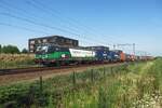 RTB 193 727 zieht ein Containerzug durch Tilburg-Reeshof am 23 Juli 2021.