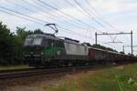 ell-european-locomotive-leasing-wien-2/814887/elllte-193-944-zieht-ein-getreidezug ELL/LTE 193 944 zieht ein Getreidezug durch Wijchen am 8.Juni 2023.