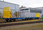 gueterwagen-der-gattung-s-sonst-drehgestellflachwagen/760443/leerer-2-x-vierachsiger-flachwagen-in Leerer 2 x vierachsiger Flachwagen in Sonderbauart (Doppelwagen), 35 81 4657 199-9 A-IF, der Gattung Sggmrrs S240, der �sterreichischen INNOFREIGHT hier als Wagon f�r Holztransporte mit 10 Rungenpaaren bzw. Smart GigaWood-Waggon (IW 90ft 5x5 InnoWaggon) am 19.12.2021 abgestellt in Siegen-Eintracht auf der Gleisanlage der KSW - Kreisbahn Siegen-Wittgenstein (Eisern-Siegener Eisenbahn NE 437).

Der Wagen wurde 2021 von T�V Gredelj in Kroatien unter der Nr. 005 A. Der slowakische Hersteller Tatravag�nka steht zudem, wohl als Lizenzgeber, auch auf dem Fabrikschild.

Diese Wagen sind f�r Prozent mehr Zuladung pro Wagen ausgelegt. Der deutsche Holzlogistiker HLG Holzlogistik und G�terbahn (Bebra) hat z.Z. �ber 40 dieser GigaWood-Waggons angemietet. Hier sind die Wagen speziell mit 10 Rungenpaaren (20 Rungen) f�r den Holztransport f�r Holzl�nge 4 oder 5 m (vorw. 5 m) eingerichtet, sie k�nnen aber auch schnell f�r andere Einsatzzwecke umgebaut werden (modulare Container-System).

TECHNISCHE DATEN:
Spurweite: 1.435 mm (Normalspur)
Achsenanzahl : 8 pro Doppelwagen (in 4 Drehgestellen)
L�nge �ber Puffer : 29.520 mm
Drehzapfenabstand: 9.520 mm
Achsabstand in den Drehgestellen: 1.800 mm
Raddurchmesser: 920 mm (neu)
H�he der Ladefl�che: 1.155 mm
Eigengewicht : 36.000 kg
Max. Geschwindigkeit: 100 km/h
Max. Zuladung pro Doppelwagen: 144 t (ab Streckenklasse D)
Max. Ladevolumen pro Doppelwagen: 124 m�
Ladequerschnitt: 8 m�
Ladel�nge: 28.130 mm (90 ft)
Ladegut: Rundholz in 4 oder 5m L�nge
Ladem�glichkeit: 6 x 4 m Pakete oder 5 x 5 m Pakete
Entladem�glichkeiten: Logstacker oder Highlifter
Bremse: KE-GP-A (K)
Bremssohle: Jurid 822
Kleinster befahrbarer Gleisbogen: R = 75m
Intern. Verwendungsf�higkeit: TEN-GE