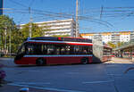 slb-salzburger-lokalbahnen/790249/der-o-bus-358-s-316-tf Der O-BUS 358 (S 316 TF) der Salzburg AG ein Solaris Gelenktrolleybus vom Typ Solaris Trollino III 18 AC MetroStyle (Baujahr 2016 unter Fabriknummer 15564 verlässt am 12.09.2022 die Haltestelle am Hbf Salzburg.