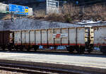 Der vierachsige Drehgestell-Hochbordwagen 31 81 5380 310-4 A-RCW der Gattung Eanos der Rail Cargo Austria (zur ÖBB) am 28 März 2022 im Bahnhof Brenner /Brennero.