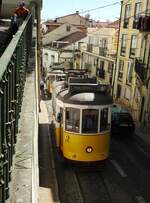 lissabon-strassenbahn/771430/stadtbahnstrassenbahnverkehr-remodelado-nr563-und-544-von Stadtbahn/Straßenbahnverkehr Remodelado Nr.563 und 544 von Santo Amaro in Lissabon am 04.04.2017.