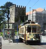 strassenbahn-porto/775624/strassenbahn--stadtbahn-porto-eletrico-no131 Straßenbahn / Stadtbahn Porto;  Eletrico No.131 an der Endhaltestelle Edificoda Antiga Casa Pia am 16.05.2018.