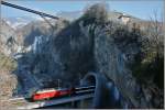 Eine Re 460 auf ihrer Fahrt von Brig nach Genf, ...
