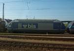 re-465-bls Elektrolok Re 465 017-2 der BLS abgestellt am 30.09.2011 in Basel Bad Bahnhof. Fotografiert aus einem fahrenden ICE.