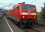 re-9-rhein-sieg-express 120 208-4 ist am 11.04.2011 mit RE 9 (Rhein-Sieg-Express) nach Siegen in den Bahnhof Betzdorf/Sieg eingefahren.