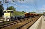 infranord-ab-2/566893/infranord-gleisbauzug-mit-dll-9108-durchfahrt InfraNord Gleisbauzug mit DLL 9108 durchfahrt am 10 September 2015 Hallsberg.