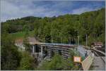 Noch einmal ein Blick auf das Baye de Clarens Viadukt und unten, mitten im Bild den deutlichen Hinweis, das dort Fotografen (und andere) berhaupt nicht zu suchen haben, was natrlich absolut verstndliche ist. 

4. Mai 2024