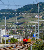 Die Aem 940 030-0 (Aem 91 85 4 940 030-0 CH-SBBI) der SBB Infrastruktur ist am 28. Mai 2023 mit einem Bauzug (Materialförder- und Siloeinheiten) beim Bahnhof Vevey.
