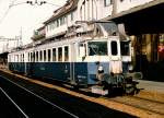 personenverkehr/358139/blsbn-nach-dreijaehriger-renovation-ist-der BLS/BN: 
Nach dreijhriger Renovation ist der als Blauer Pfeil bekannte Zug der BLS wieder auf dem Schweizer Schienennetz unterwegs. Die Jungfernfahrt am 12. August absolviert der Zug auf seiner ursprnglichen Einsatzstrecke Bern-Neuenburg.Der Blaue Pfeil verkehrte zwischen 1938 und 1985 auf dieser Strecke, danach noch bis 1999 auf dem Netz der Sensetalbahn. Als der Zug ausgemustert wurde, rettete ihn der Tramverein Bern vor dem Verschrotten. 2011 erwarb die BLS-Stiftung das letzte erhaltene Fahrzeug. Es gilt als Objekt der Industriekultur von nationaler Bedeutung.
 
Fahrzeiten Jungfernfahrt Blauer Pfeil
Dienstag, 12. August 2014. Bern ab 14.14 Uhr, Marin-Epagnier (NE) an 14.55 Uhr. Rckfahrt Marin-Epagnier ab 15.01 Uhr, Bern an 16.16 Uhr.

Die Aufnahme des ABDZe 736 (1938) ist im Oktober 1995 in Spiez entstanden.
Foto: Walter Ruetsch