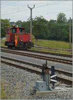 Der Tm 232 192-5 (UIC N° 98 85 5232 192-5)rangiert in Vufflens la Ville. 3. Juni 2014