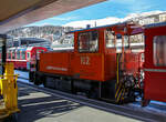 Die RhB Tm 2/2 112 (eine Schma CFL 250 DCL ) am 20 Februar 2017 im Bahnhof  St. Moritz, bei der Arbeit.

Die Lok wurde 2001 von Schma (Christoph Schttler Maschinenfabrik GmbH) in Diepholz unter der Fabriknummer 5667 gebaut und an die RhB geliefert.