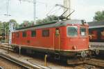 re-44-i-re-410-re-416/797124/sbb-10032-steht-am-24-juli SBB 10032 steht am 24 Juli 1998 in Basel SBB.