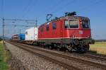 SBB: Güterzug mit der Re 4/4 II 11255 bei Niederbipp unterwegs am 1. Juli 2015. 
Foto: Walter Ruetsch