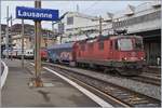 re-4-4-ii-re-420/683317/die-sbb-re-420-290-9-mit Die SBB Re 420 290-9 mit einem 'mini'- Güterzug in Lausanne.

17. Dez. 2019
