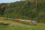 re-4-4-ii-re-420/703614/re-420-mit-dem-alltaeglichen-gueterzug Re 420 mit dem alltäglichen Güterzug RBL-Solothurn unterwegs bei Niederbipp am 24. Juni 2020.
Foto: Walter Ruetsch