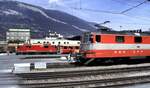 re-4-4-ii-re-420/773944/rhb-ge-44-ii-nr633-und RhB Ge 4/4 II Nr.633 und SBB Re 4/4 II City Bahn Nr.11 106 i Chur im Oktober 1991.