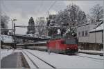Sogar in Vevey liegt Schnee! Die SBB Re 460 115-9 erreicht mit ihrem IR 1818 den verschneiten Bahnhof.
