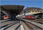 In Lausanne ist auf Gleis 4 ist der ICN aus St.Gallen via Biel/Bienne ein, während auf Gleis 1 der IC nach St.Gallen (via Bern) auf die Abfahrt wartet. 

1. April 2020