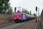 re-482-traxx-f140-ac1-der-sbb-cargo/659598/sbb-482-047-zieht-ein-kesselwagenzug SBB 482 047 zieht ein Kesselwagenzug durch Bad Krozingen am 30 Mai 2019.