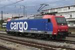 re-482-traxx-f140-ac1-der-sbb-cargo/756723/am-17-september-2015-steht-482 Am 17 September 2015 steht 482 031 in Regensburg Hbf wann das Wetter grauer und grauer wird.