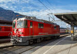 ge-4-4-ii-rhb/831413/die-rhb-ge-44-ii-626 Die RhB Ge 4/4 II 626 „Malans“ (RhB BoBo II – 626) rangiert am 20 Februar 2017 im Bahnhof Landquart.

Die RhB BoBo II – 626 der 2. Serie wurde 1984 von der Schweizerische Lokomotiv- und Maschinenfabrik (SLM) in Winterthur gebaut, der elektrische Teil ist von der  Brown, Boveri & Cie. (BBC) in Baden. Die Lok ist auf Dualbremse umgebaut.

Hinten steht die RhB Ge 4/4 II 611 „Landquart“ mit einem Regionalzug.
