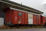 Ausrangierter SBB Schmalspur (1.000 mm) Gterwagen Gb-v 2213 beim Bahnhof von Meiringen am  29.09.2012.