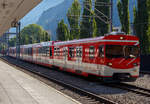 Gefhrt von dem zweite Klasse Steuerwagen mit Niederflur-Gepckanteil (Kofferkuliwagen) MGB BDkt 2232, ex BVZ, erreicht der MGB - Matterhorn-Gotthard-Bahn Regionalzug RE 42 (323) von Fiesch, via Brig und Visp nach Zermatt am 11 September 2023 den Bahnhof Visp. Hinter den Steuerwagen folgten die MGB KOMET-Triebzge ABDeh 4/10 - 2021 (ein vierteiliger KOMET) und der ABDeh 4/8 - 2024 (ein dreiteiliger KOMET).

Die Brig-Visp-Zermatt-Bahn (BVZ) hatte 1972 einen Pendelverkehr Tsch–Zermatt aufgenommen, der ab 1975 mit Pendelzgen abgewickelt wurde. Die Zielgruppe fr diesen Verkehr sind Autofahrer, die wegen des Fahrverbots auf der Strae Tsch–Zermatt nicht bis an ihr Endziel fahren knnen, hat andere Vorstellungen und Methoden zum Transport der fr die Ferien notwendigen Gegenstnde als Bahnfahrer. Auf der Suche nach Lsungen, um diesbezglich konkurrenzfhig zu bleiben, wurden ab Dezember 1983 Schiebewandwagen in den Pendelzgen mitgefhrt, die ber eine Rampe das direkte Einladen von Kofferkulis erlaubten. Nicht ganz glcklich war diese Lsung bezglich Trschlieung. Deshalb entwickelte die BVZ zusammen mit Stadler einen Kofferkuliwagen, dessen Mittelteil so weit abgesenkt war, damit vom Perron her durch breite Tren in diesen Niederflurteil eingefahren werden konnte. Die Sitzpltze ber den Drehgestellen waren gegen die Zugmitte gerichtet, sodass jeder Fahrgast sein Gepck berwachen konnte.

Die Wagen sind in Stahl/Aluminium-Mischbauweise aufgebaut und laufen auf modernisierten SWS-Drehgestellen von Holzkastenwagen. Bis 1990 wurden insgesamt 6 Wagen, die Hlfte davon Steuerwagen, gebaut (BDkt 2231–2233, BDk 2235–2237). Die Wagen wurden 1986 von Stadler, SWS und BBC gebaut, 2014 wurden die drei Steuerwagen durch Stadler fr den Betrieb mit den Triebzgen vom Typ KOMET (2011–14, 2021–28, 2051–54, 2131–34) angepasst und werden fr den Gepck- und Velotransport sowie als Reserve fr die Shuttle-Zge Tsch–Zermatt eingesetzt. Die drei Zwischenwagen 2235–37 verkehren als Velowagen im Goms.

TECHNISCHE DATEN der BDkt 2231 bis 2233:
Anzahl Fahrzeuge: 3 Stck 
Spurweite:  1.000 mm
Anzahl der Achsen: 4 in 2 Drehgestellen
Lnge ber Kupplung: 18.500 mm
Drehzapfenabstand: 12.830 mm
Fahrzeugbreite:  2.650 mm
Fahrzeughhe: 3.550 mm
Eigengewicht: 19,5  t 
Max. Dienstgewicht: 26,7 t
Achsabstand im Drehgestell: 1.500 mm
Laufraddurchmesser (neu): 675 mm
Tren je Seite: 2
Trbreite: 1.992 mm
Sitzpltze: 28 in der 2. Klasse
Stehpltze: 63 
Hchstgeschwindigkeit: 80 km/h 
Bemerkung: Niederflur-Gepckanteil in der Wagenmitte
