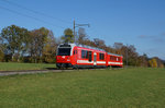CJ: Der erste neue Be 4/4 651 von Stadler Rail in herbstlicher Umgebung im sonnigen Jura am 27.