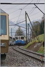 Ein MOB ABDe 8/8 Extrazug auf der Fahrt Richtung Gstaad kreuzt in Sendy-Sollard eine Gegenzug. 

11. Nov. 2017
