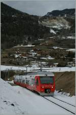 Der M-O (TMR/Region Alps) RABe 527 512-8 kurz nach der Haltestelle Etiez auf dem Weg nach Le Chable.
27. Jan. 2013
