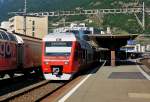 . Am 03.08.2008 stand der M-O (TMR/Region Alps) NINA RABe 527 513-6 in der Saint-Bernard-Express Farbgebung im Bahnhof von Martigny zur Abfahrt nach Le Chble bereit. (Hans)