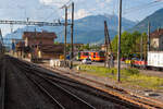Blick aus unseren SBB Zug heraus am 28 Mai 2012 auf dem Bahnhof Bex, damals konnte man die Fenster noch ffnen.