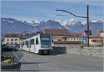 tpc-asd-alaomc-und-bvb/912925/der-tpc-asd-abe-48-473 Der TPC ASD ABe 4/8 473 ist kurz nach der Haltestelle Aigle Marché auf dem Weg in Richtung Les Diablerets. Während im Hintergrund die alten Masten durch optisch ähnliche ersetzt wurden, steht rechts im Bild ein ursprünglicher Fahrleitungsmast (wohl aus der Eröffnungzeit der Bahn.) 

9. Feb. 2026
