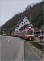Auf der Fahrt von Waldenburg nach Liestal erreicht ein Waldenbugerbahn Zug den Bahnhof Hlstein. 

21. Mrz 2021
