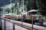 albulabahn-unesco-weltkulturerbe/758664/rhb-ge-66-i-nr411-im RhB Ge 6/6 I Nr.411 im Zugverband eingestellt ist ABe 4/4 Nr.501 in Bergn am 25.06.1993.